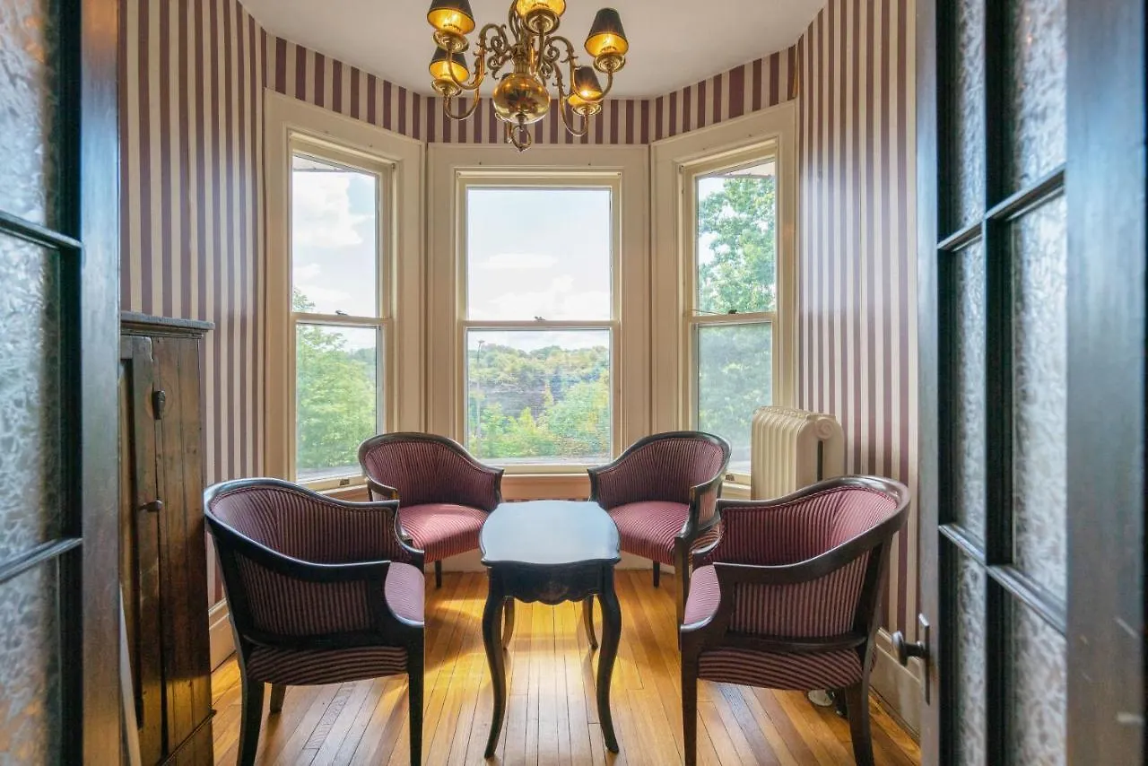 Lion'S Head B&B Niagara Falls Bed & Breakfast